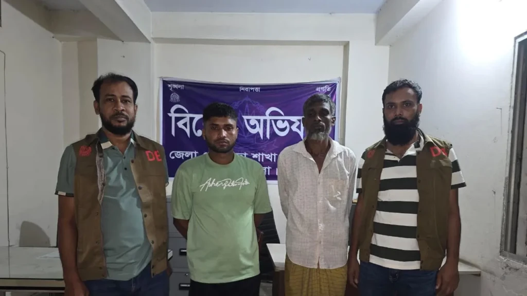 নবাবগঞ্জে ইয়াবাসহ দুই মাদক কারবারি গ্রেপ্তার নবাবগঞ্জে ইয়াবাসহ দুই মাদক কারবারি গ্রেপ্তার