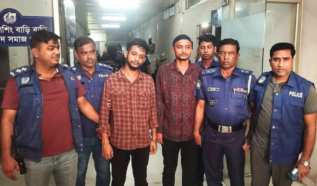 নরসিংদীতে ট্রাকচালকের মাথায় অস্ত্র ঠেকিয়ে ছিনতাই পিস্তল গুলিসহ গ্রেপ্তার ২ নরসিংদীতে ট্রাকচালকের মাথায় অস্ত্র ঠেকিয়ে ছিনতাই, পিস্তল-গুলিসহ গ্রেপ্তার ২