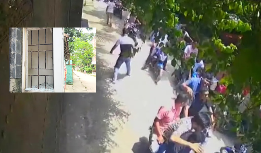 নাটোরে আওয়ামী লীগের সাবেক প্রয়াত প্রতিমন্ত্রীর বাড়িতে হামলা ও ভাঙচুর নাটোরে আওয়ামী লীগের সাবেক প্রয়াত প্রতিমন্ত্রীর বাড়িতে হামলা ও ভাঙচুর
