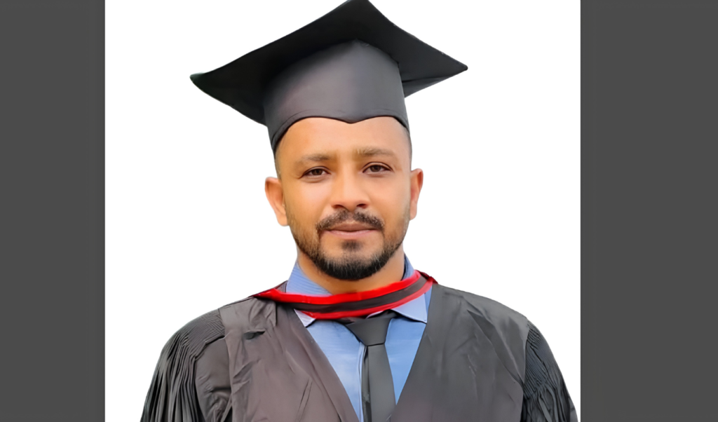 নিখোঁজের পর দিন পুকুরে ভাসছিল কলেজ প্রভাষকের লাশ নিখোঁজের পর দিন পুকুরে ভাসছিল কলেজ প্রভাষকের লাশ