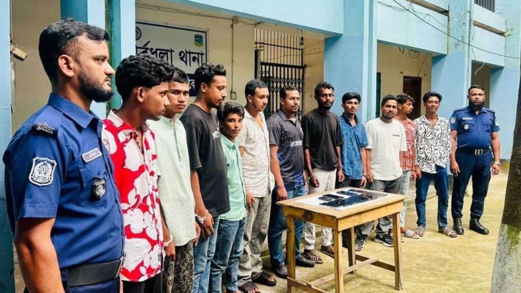 নেত্রকোনায় ছাত্রলীগের ঝটিকা মিছিল, আটক ১৪ 2 নেত্রকোনায় ছাত্রলীগের ঝটিকা মিছিল, আটক ১৪