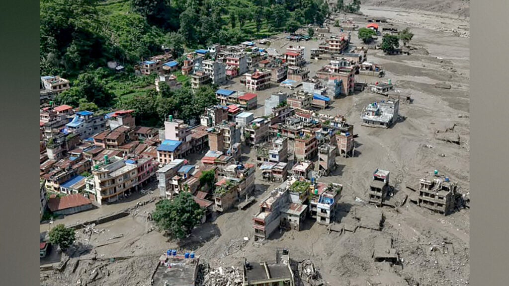 নেপালের বন্যায় ৩০০ ভারতীয় নিখোঁজ, বাড়ছে মৃতের সংখ্যা 2 নেপালের বন্যায় ৩০০ ভারতীয় নিখোঁজ, বাড়ছে মৃতের সংখ্যা