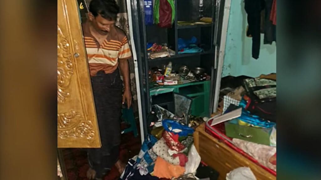 পটিয়ায় ডাকাতির ঘটনায় সাবেক পুলিশ কর্মকর্তা আহত 2 পটিয়ায় ডাকাতির ঘটনায় সাবেক পুলিশ কর্মকর্তা আহত