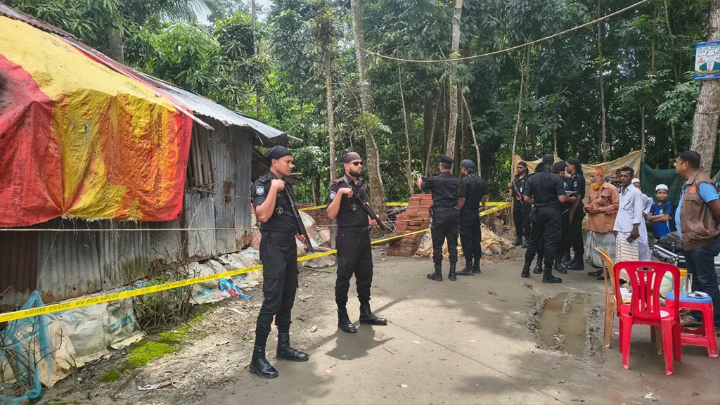 পরিত্যক্ত ঘরে বিস্ফোরণে একই পরিবারের তিনজন দগ্ধ পরিত্যক্ত ঘরে বিস্ফোরণে একই পরিবারের তিনজন দগ্ধ