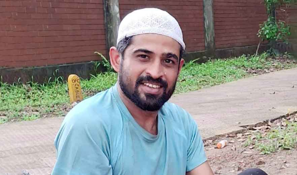 পীরগাছায় ছাত্রদল নেতার মরদেহ নিয়ে থানা ঘেরাও করে স্বজনদের বিক্ষোভ পীরগাছায় ছাত্রদল নেতার মরদেহ নিয়ে থানা ঘেরাও করে স্বজনদের বিক্ষোভ