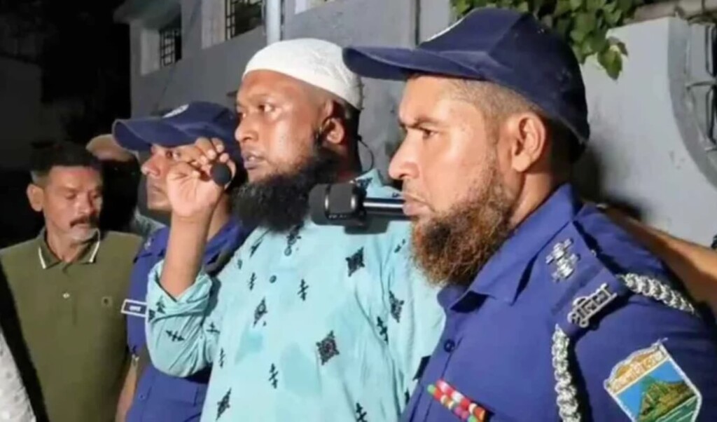 প্যারোলে মুক্তি পেয়ে বাবার জানাজায় ছাত্রলীগ নেতা 4 প্যারোলে মুক্তি পেয়ে বাবার জানাজায় ছাত্রলীগ নেতা