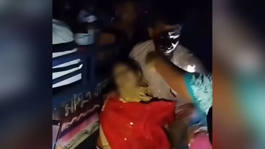 প্রথম বিবাহবার্ষিকীতেই ট্রাকচাপায় প্রাণ গেল নববধূর প্রথম বিবাহবার্ষিকীতেই ট্রাকচাপায় প্রাণ গেল নববধূর