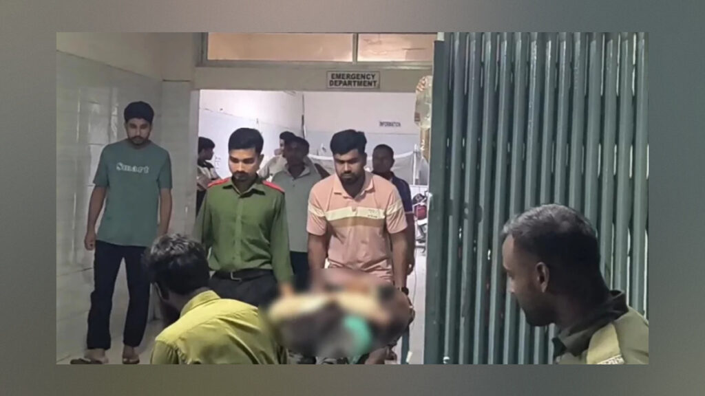 প্রেমিকের ধারালো অস্ত্রের কোপে বিচ্ছিন্ন তরুণীর হাত 2 প্রেমিকের ধারালো অস্ত্রের কোপে বিচ্ছিন্ন তরুণীর হাত