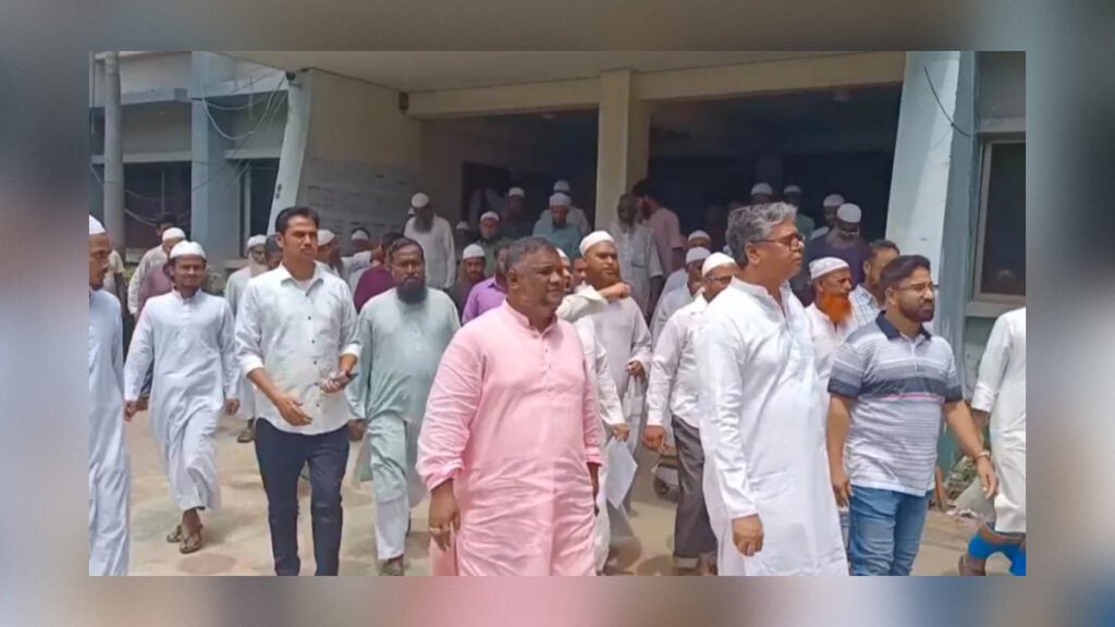 বিএনপি-জামায়াত-হেফাজতের নেতৃত্বে, সাভারে ওরস বন্ধের দাবিতে তৌহিদি জনতার বিক্ষোভ 2 বিএনপি-জামায়াত-হেফাজতের নেতৃত্বে, সাভারে ওরস বন্ধের দাবিতে তৌহিদি জনতার বিক্ষোভ