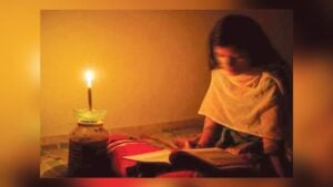 বিদ্যুৎ সংকটে বিপর্যস্ত শিক্ষার্থীদের পড়াশোনা
