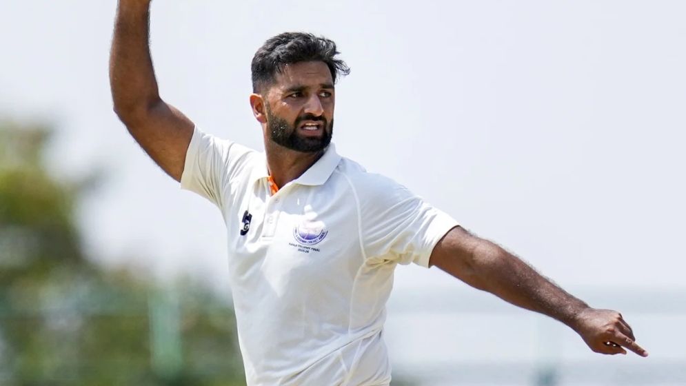 বুমরাহর চোটে ভারতের টেস্ট দলে কাশ্মীরের আকিব নবি বুমরাহর চোটে ভারতের টেস্ট দলে কাশ্মীরের আকিব নবি