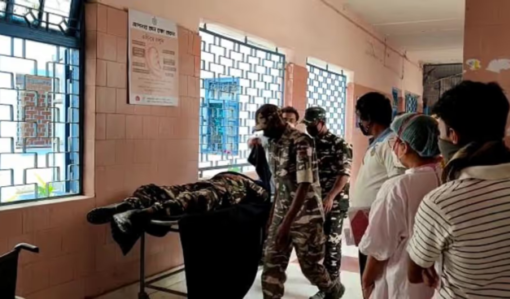 ভারতে সহকর্মীদের গুলি করে আত্মঘাতী সিআরপিএফ জোয়ান তুমুল আলোড়ন ভারতে সহকর্মীদের গুলি করে আত্মঘাতী সিআরপিএফ জোয়ান, তুমুল আলোড়ন!