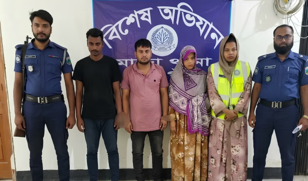 মান্দায় হানিট্র্যাপে আপত্তিকর ভিডিও ধারণ নারীসহ গ্রেপ্তার ৩ মান্দায় হানিট্র্যাপে আপত্তিকর ভিডিও ধারণ: নারীসহ গ্রেপ্তার ৩