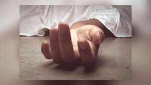 মায়ের হাত ধরে স্কুলে যাওয়ার পথে বাসচাপায় শিশুর মৃত্যু মায়ের হাত ধরে স্কুলে যাওয়ার পথে বাসচাপায় শিশুর মৃত্যু
