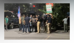 রাজধানীর এলিফ্যান্ট রোড থেকে ককটেলসদৃশ বস্তু উদ্ধার রাজধানীর এলিফ্যান্ট রোড থেকে ককটেলসদৃশ বস্তু উদ্ধার