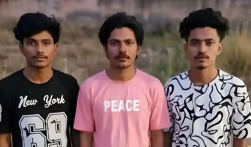 রাজশাহীর মহাসড়কে বেপরোয়া মোটরসাইকেল চালাতে গিয়ে ট্রাকচাপায় তিন যুবকের মৃত্যু রাজশাহীর মহাসড়কে বেপরোয়া মোটরসাইকেল চালাতে গিয়ে ট্রাকচাপায় তিন যুবকের মৃত্যু