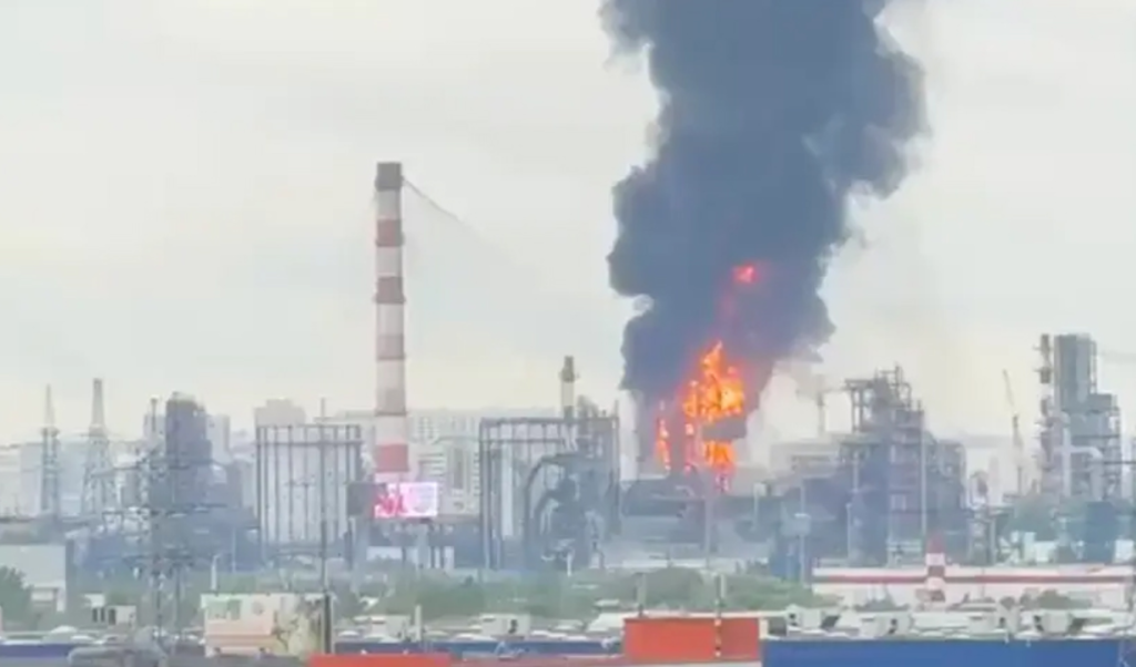 রাশিয়ার দুটি বড় তেল শোধনাগারে ইউক্রেনের ভয়াবহ ড্রোন হামলা রাশিয়ার দুটি বড় তেল শোধনাগারে ইউক্রেনের ভয়াবহ ড্রোন হামলা