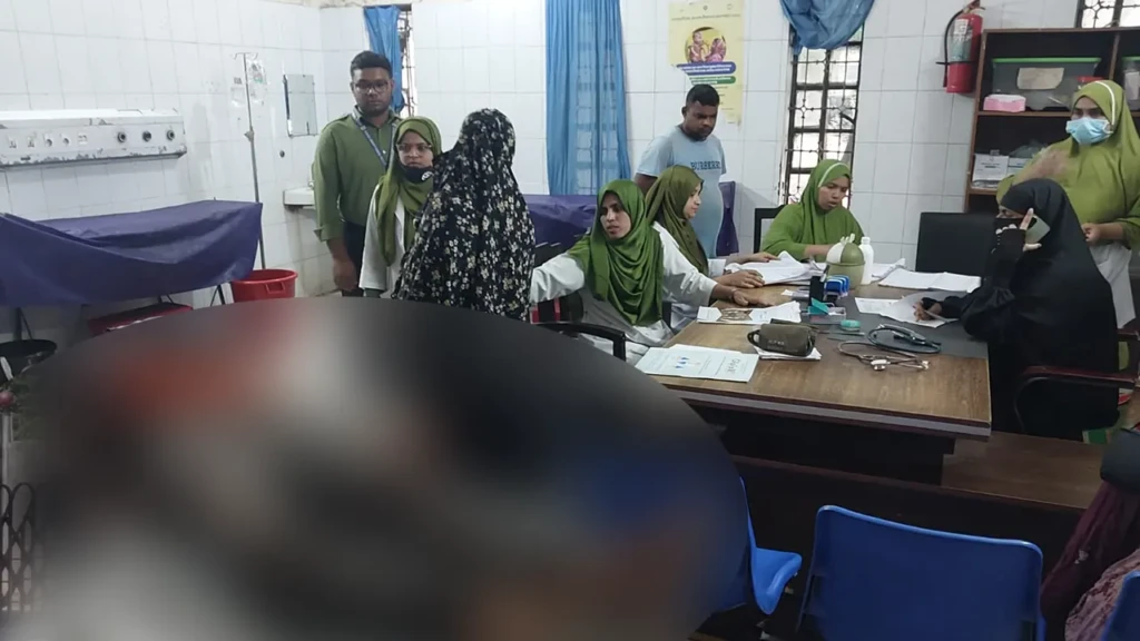 রেললাইনের পাশে গলাকাটা অবস্থায় উদ্ধার যুবক রমেকে স্থানান্তর রেললাইনের পাশে গলাকাটা অবস্থায় উদ্ধার যুবক, রমেকে স্থানান্তর
