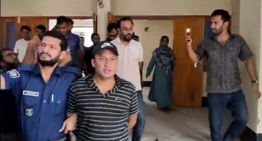 লক্ষ্মীপুরে বিশেষ অভিযানে আওয়ামী লীগের পাঁচ নেতা গ্রেপ্তার লক্ষ্মীপুরে বিশেষ অভিযানে আওয়ামী লীগের পাঁচ নেতা গ্রেপ্তার