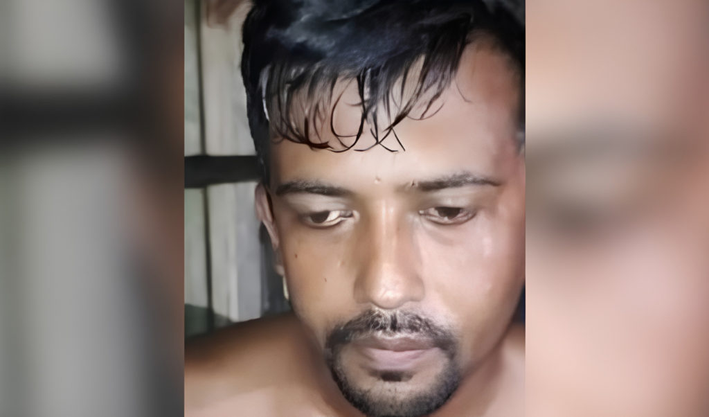 সাতক্ষীরায় নারীর ঘর থেকে বস্ত্রহীন অবস্থায় যুবদল নেতা আটক সাতক্ষীরায় নারীর ঘর থেকে বস্ত্রহীন অবস্থায় যুবদল নেতা আটক