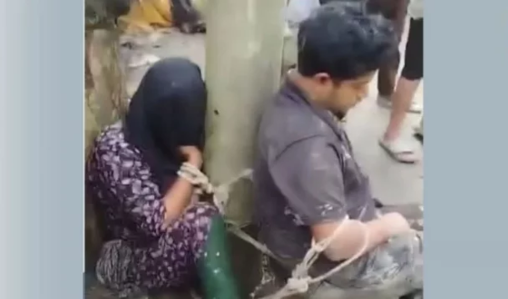সোনাগাজীতে পরকীয়ার অপবাদে নারী-পুরুষকে খুঁটিতে বেঁধে মধ্যযুগীয় নির্যাতন 2 সোনাগাজীতে পরকীয়ার অপবাদে নারী-পুরুষকে খুঁটিতে বেঁধে মধ্যযুগীয় নির্যাতন