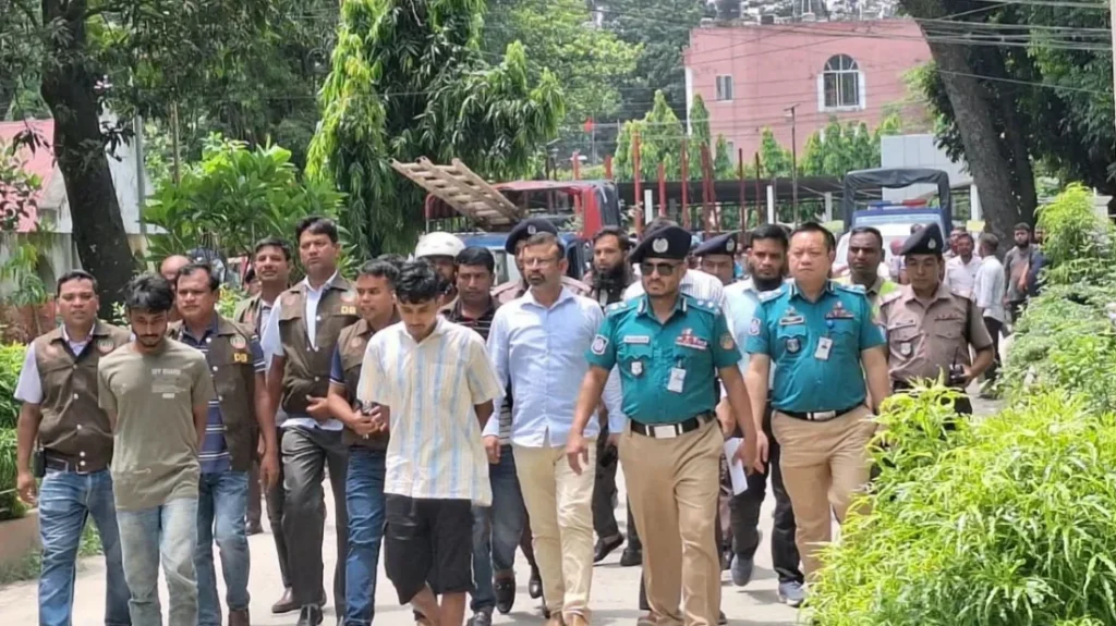 হত্যার পর বাসাতেই গোসল খেজুর শসা খান অভিযুক্তরা হত্যার পর বাসাতেই গোসল, খেজুর-শসা খান অভিযুক্তরা