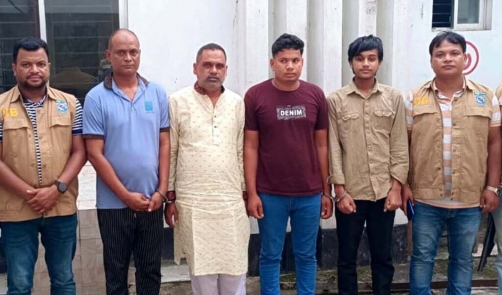 ১৭ লাখ টাকায় পুলিশে চাকরির টোপ: রংপুরে প্রক্সি চক্রের ৪ জন গ্রেফতার 3 ১৭ লাখ টাকায় পুলিশে চাকরির টোপ রংপুরে প্রক্সি চক্রের ৪ জন গ্রেফতার