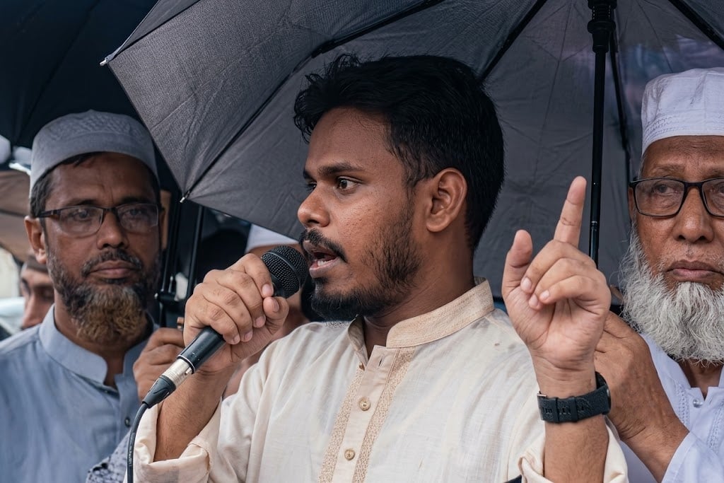 ‘পুলিশকে পিটিয়ে রক্তাক্ত করেছিলাম— এনসিপি নেতা ‘পুলিশকে পিটিয়ে রক্তাক্ত করেছিলাম’— এনসিপি নেতা