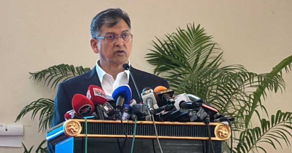 আওয়ামী দোসরদের গ্রেপ্তারে পুলিশ সদস্যদের পুরস্কৃত করার সিদ্ধান্ত স্বরাষ্ট্রমন্ত্রীর 3 আওয়ামী দোসরদের গ্রেপ্তারে পুলিশ সদস্যদের পুরস্কৃত করার সিদ্ধান্ত স্বরাষ্ট্রমন্ত্রীর