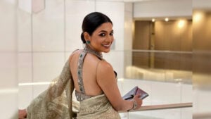 আজমেরী হক বাঁধনের বিরুদ্ধে গুরুতর অভিযোগ তদন্তে ইতালির ভেনিস আজমেরী হক বাঁধনের বিরুদ্ধে গুরুতর অভিযোগ তদন্তে ইতালির ভেনিস পুলিশ ও সরকারি কৌঁসুলির দপ্তরে ১৬ পৃষ্ঠার লিখিত অভিযোগ-রেফারেল।