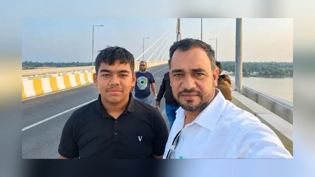 আ’লীগ নেতাকে না পেয়ে কিশোর ছেলেকে আটক করল ডিবি 3 আ’লীগ নেতাকে না পেয়ে কিশোর ছেলেকে আটক করল ডিবি