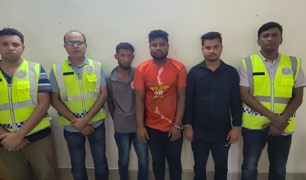 কমলগঞ্জে ষষ্ঠ শ্রেণির ছাত্রীকে পাঁচ দিন আটকে রেখে দলবদ্ধ ধর্ষণ, গ্রেফতার ৩ 3 কমলগঞ্জে ষষ্ঠ শ্রেণির ছাত্রীকে পাঁচ দিন আটকে রেখে দলবদ্ধ ধর্ষণ, গ্রেফতার ৩