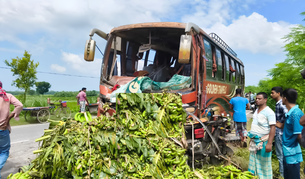 কুষ্টিয়ায় বাস ও নছিমনের মুখোমুখি সংঘর্ষে নিহত ১, আহত ২০