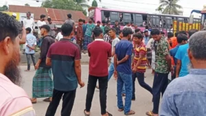 গ্যাস সংকটে ঢাকা ময়মনসিংহ মহাসড়ক অবরোধ গ্যাস সংকটে ঢাকা-ময়মনসিংহ মহাসড়ক অবরোধ
