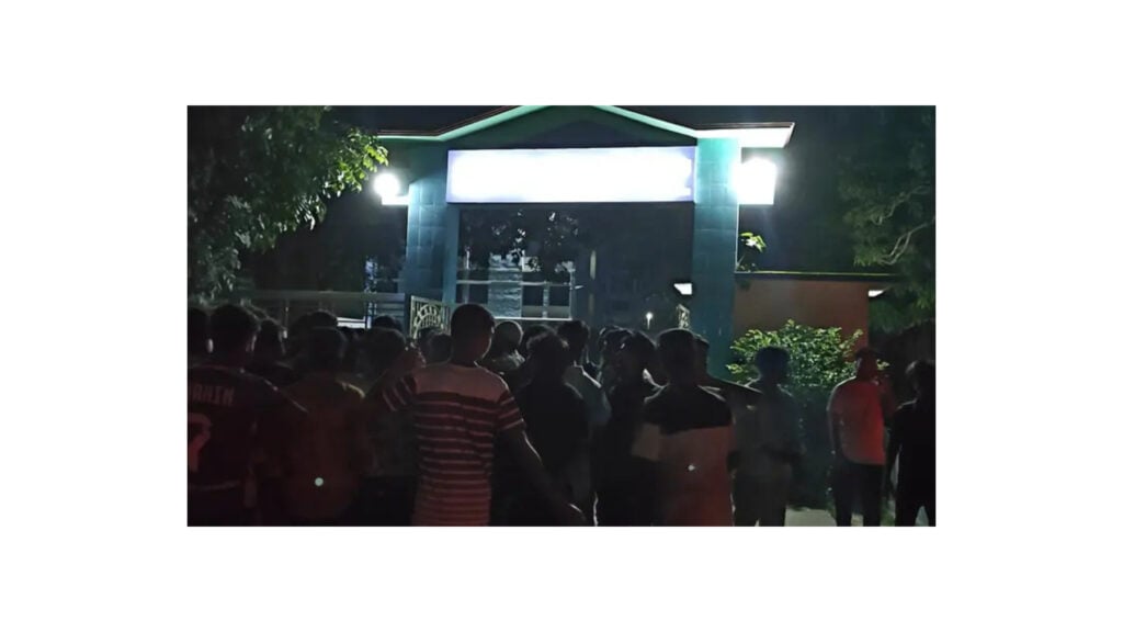 ছাত্রদল নেতার বাইক আটক, এসপি কার্যালয়ে নেতাকর্মীদের বিক্ষোভ 3 ছাত্রদল নেতার বাইক আটক, এসপি কার্যালয়ে নেতাকর্মীদের বিক্ষোভ