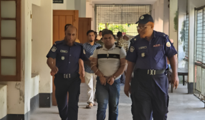 জামিন না পেয়ে এজলাসেই পুলিশকে মারধর, আসামির ১ বছরের কারাদণ্ড