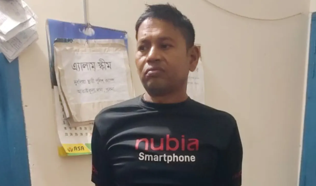 পাবনায় আবার শিশুকে ধর্ষণচেষ্টা, বিক্ষুব্ধ জনতার ভাঙচুর ও আগুন 3 পাবনায় আবার শিশুকে ধর্ষণচেষ্টা, বিক্ষুব্ধ জনতার ভাঙচুর ও আগুন