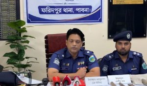 পাবনায় বটগাছের নিচ থেকে বস্তাভরা গুলি ও অস্ত্র উদ্ধার