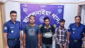 পুলিশ পরিচয়ে মোবাইল তল্লাশি ফেনীতে তিন যুবক আটক পুলিশ পরিচয়ে মোবাইল তল্লাশি, ফেনীতে তিন যুবক আটক