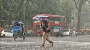 বঙ্গোপসাগরে লঘুচাপের শঙ্কা, বাড়তে পারে বজ্রবৃষ্টি