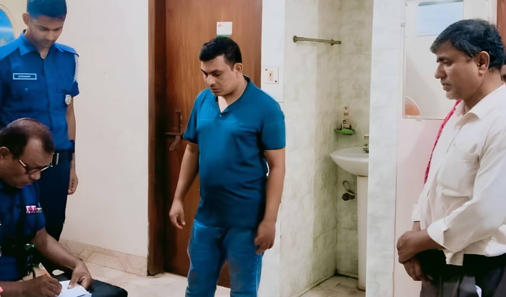 ভিক্ষুকের ছদ্মবেশে বাসায় ঢুকে বৃদ্ধাকে হাতুড়ি দিয়ে পিটিয়ে গয়না লুট 3 ভিক্ষুকের ছদ্মবেশে বাসায় ঢুকে বৃদ্ধাকে হাতুড়ি দিয়ে পিটিয়ে গয়না লুট
