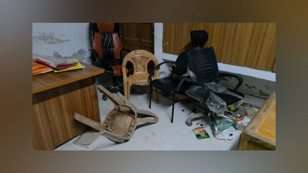 ভুয়া স্লোগান দিয়ে থানার দরজা ভেঙে বেরিয়ে গেল ২২ কিশোর 3 ভুয়া স্লোগান দিয়ে থানার দরজা ভেঙে বেরিয়ে গেল ২২ কিশোর