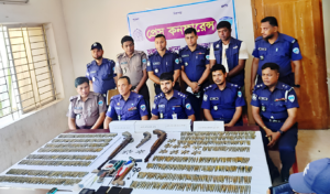 মাতামুহুরীতে ৮২৫ রাউন্ড গুলি ও অস্ত্রসহ গ্রেফতার ৬
