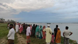 মেঘনায় ঝড়ের কবলে ট্রলারডুবি, নারীর লাশ উদ্ধার, একই পরিবারের ৪ সদস্য নিখোঁজ