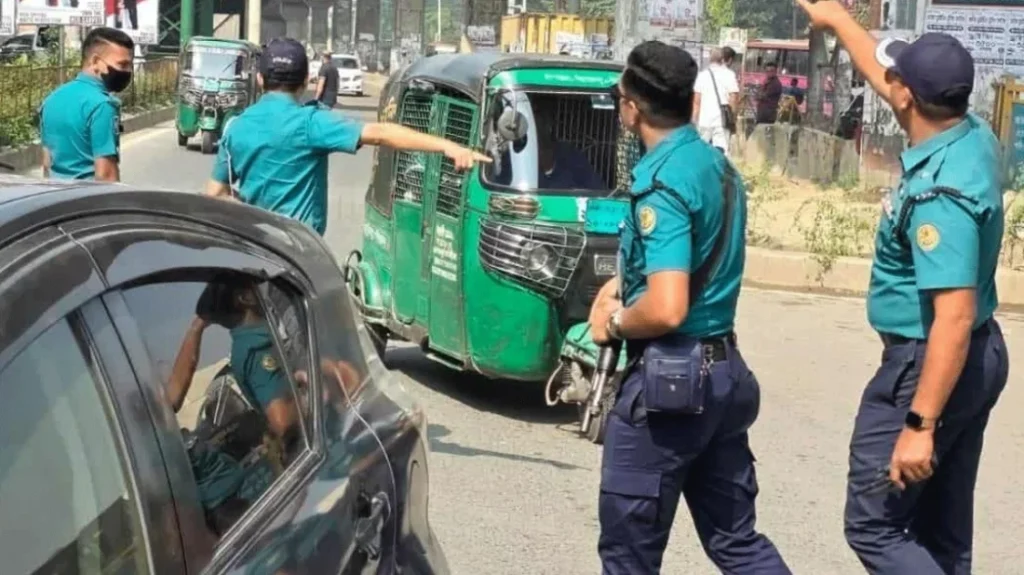 রাজধানীর আড়াই শ পয়েন্টে চেকপোস্ট, জোরদার নিরাপত্তা 3 রাজধানীর আড়াই শ পয়েন্টে চেকপোস্ট, জোরদার নিরাপত্তা