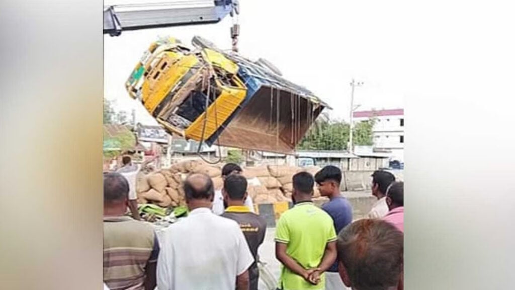 শাজাহানপুরে মাইক্রোবাস-ট্রাক সংঘর্ষে নিহত দুই 3 শাজাহানপুরে মাইক্রোবাস-ট্রাক সংঘর্ষে নিহত দুই