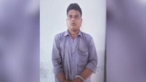 শিবালয়ে এক কেজি গাঁজাসহ মাদক ব্যবসায়ী গ্রেপ্তার