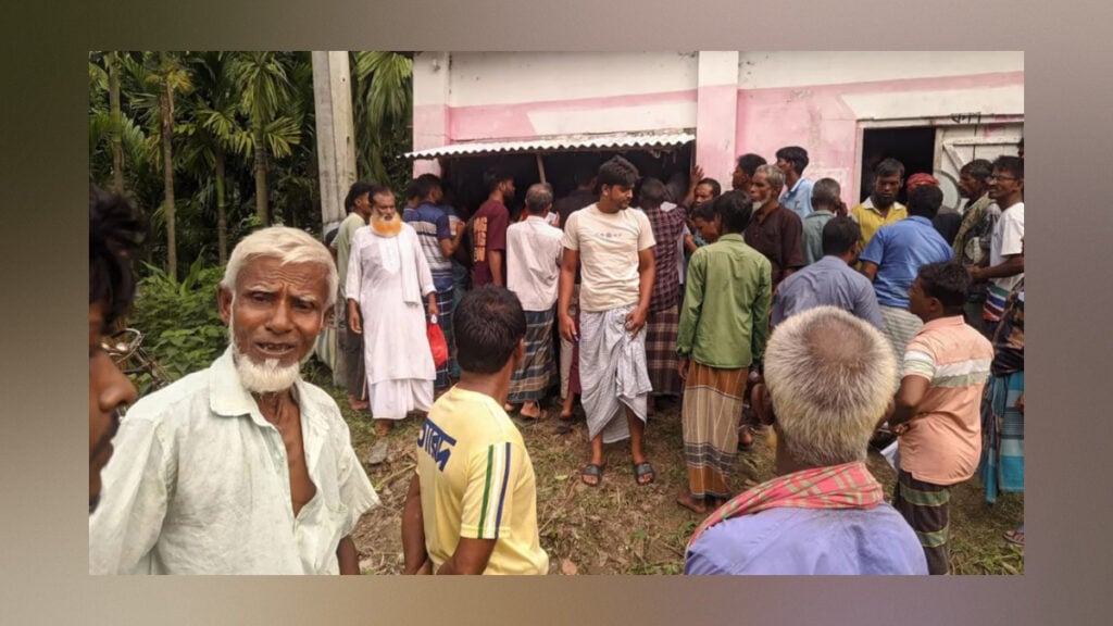 সারের জন্য ঘুরতে ঘুরতে ‘জান শ্যাষ’ দাবি কৃষকদের, কিন্তু ঘাটতি মানছে না কৃষি বিভাগ 3 সারের জন্য ঘুরতে ঘুরতে ‘জান শ্যাষ’ দাবি কৃষকদের, কিন্তু ঘাটতি মানছে না কৃষি বিভাগ