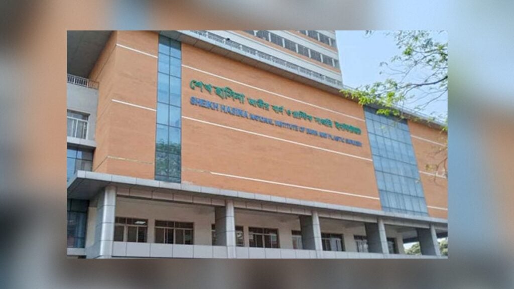 সূত্রাপুরে আগুনে দগ্ধ বাবা-ছেলের মৃত্যু, চিকিৎসাধীন তিনজন 3 সূত্রাপুরে আগুনে দগ্ধ বাবা-ছেলের মৃত্যু, চিকিৎসাধীন তিনজন