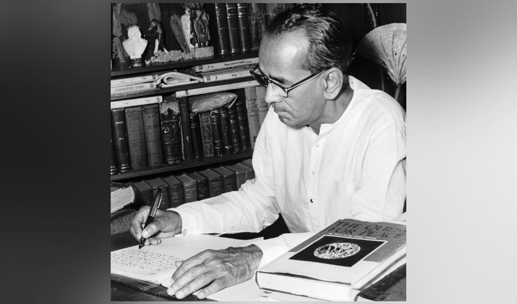স্মরণে তারাশঙ্কর বন্দ্যোপাধ্যায় মাটি ও মানুষের জীবনকথার এক অনন্য কথাশিল্পী
